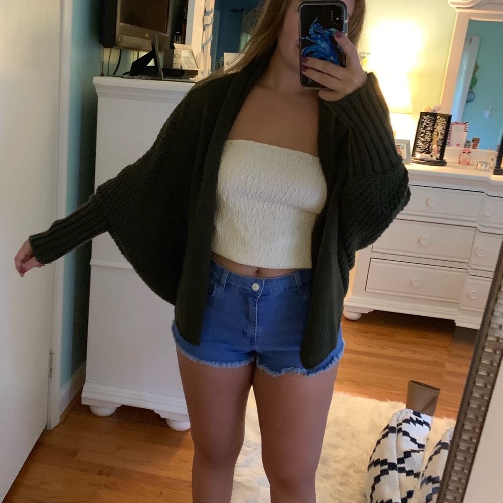 Olive green cardigan 🍾